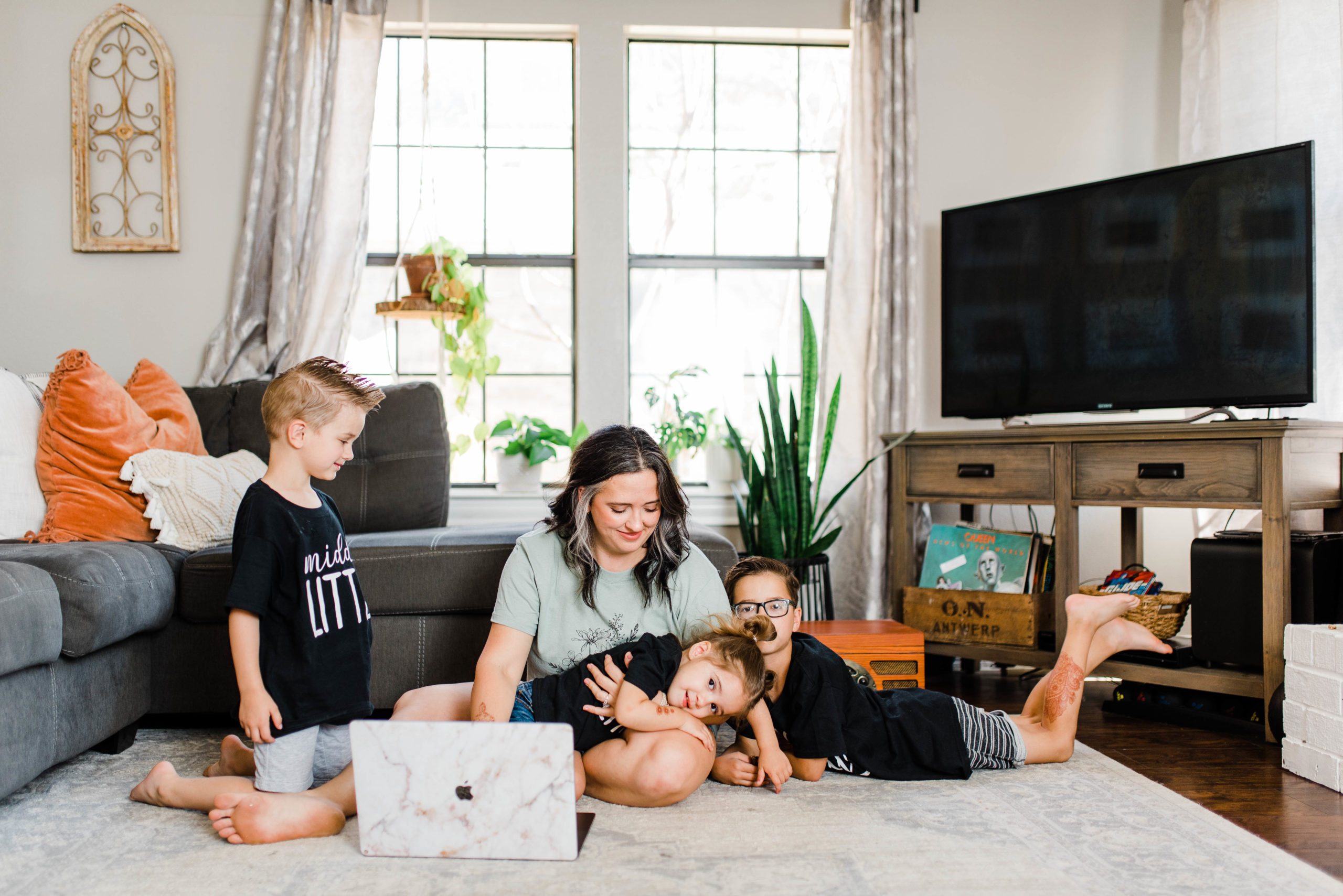 Setting Boundaries for a Balanced life as a Working Mom | Education for Family Photographer Businesses | Dallas Area Family Photographer | Brittnie Renee Photo