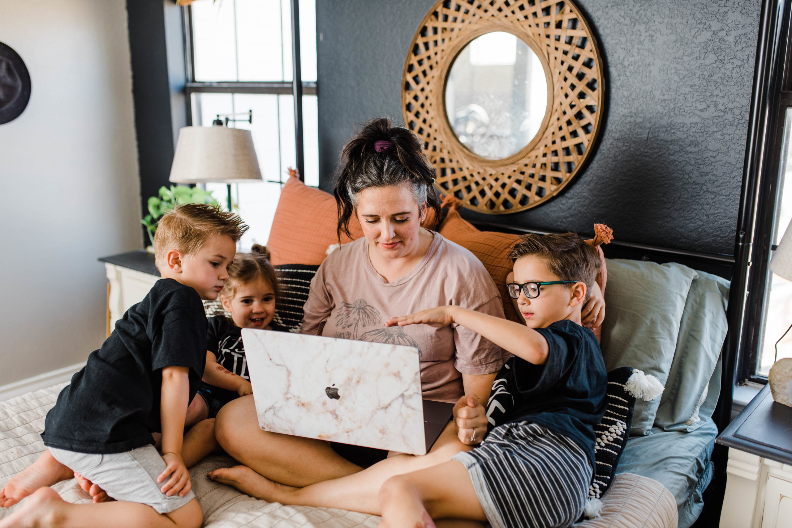 Setting Boundaries for a Balanced life as a Working Mom | Education for Family Photographer Businesses | Dallas Area Family Photographer | Brittnie Renee Photo