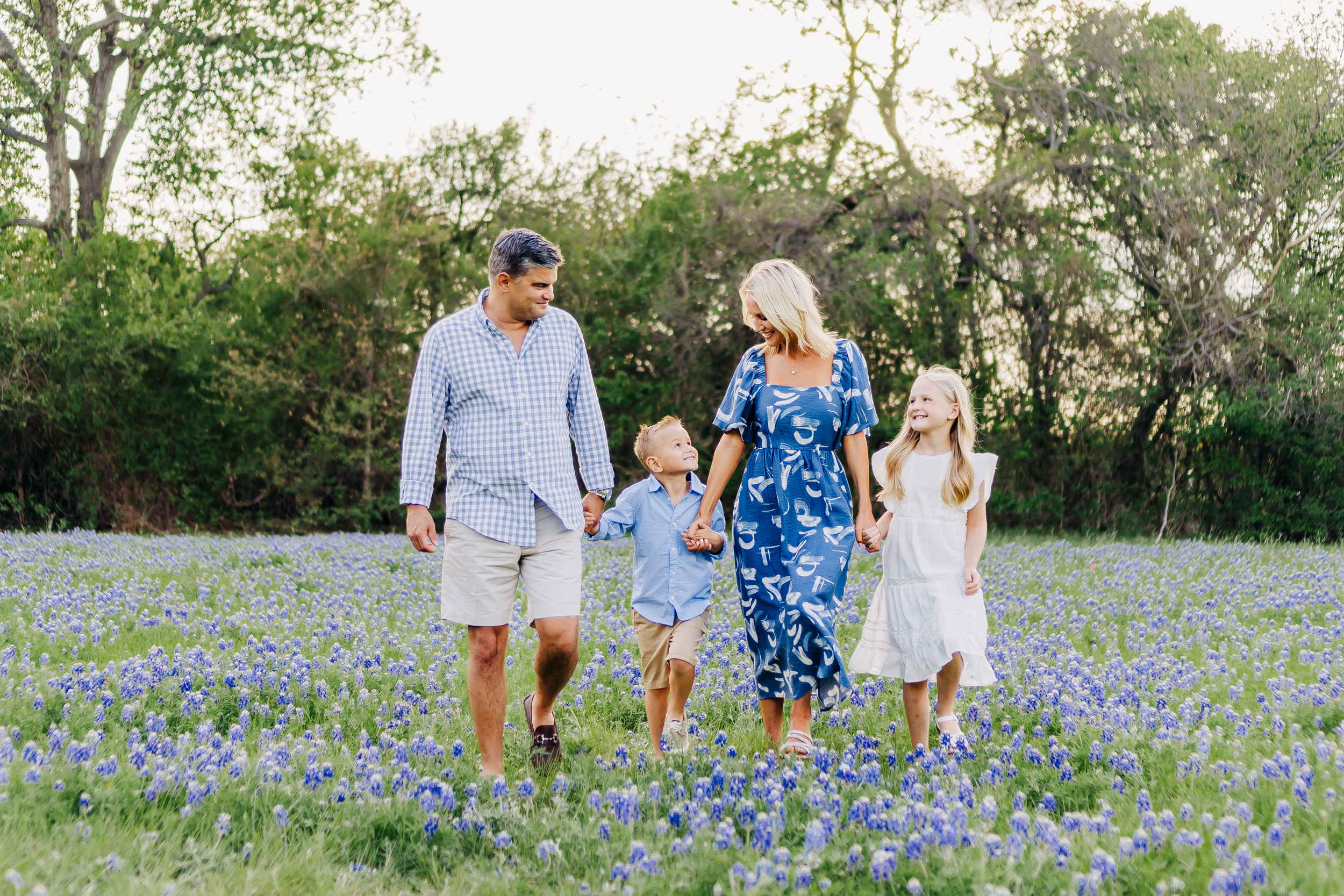 Bluebonnet mini sessions
How to get your child to behave for photos | Plano, Texas Family Photographer | via brittnierenee.com