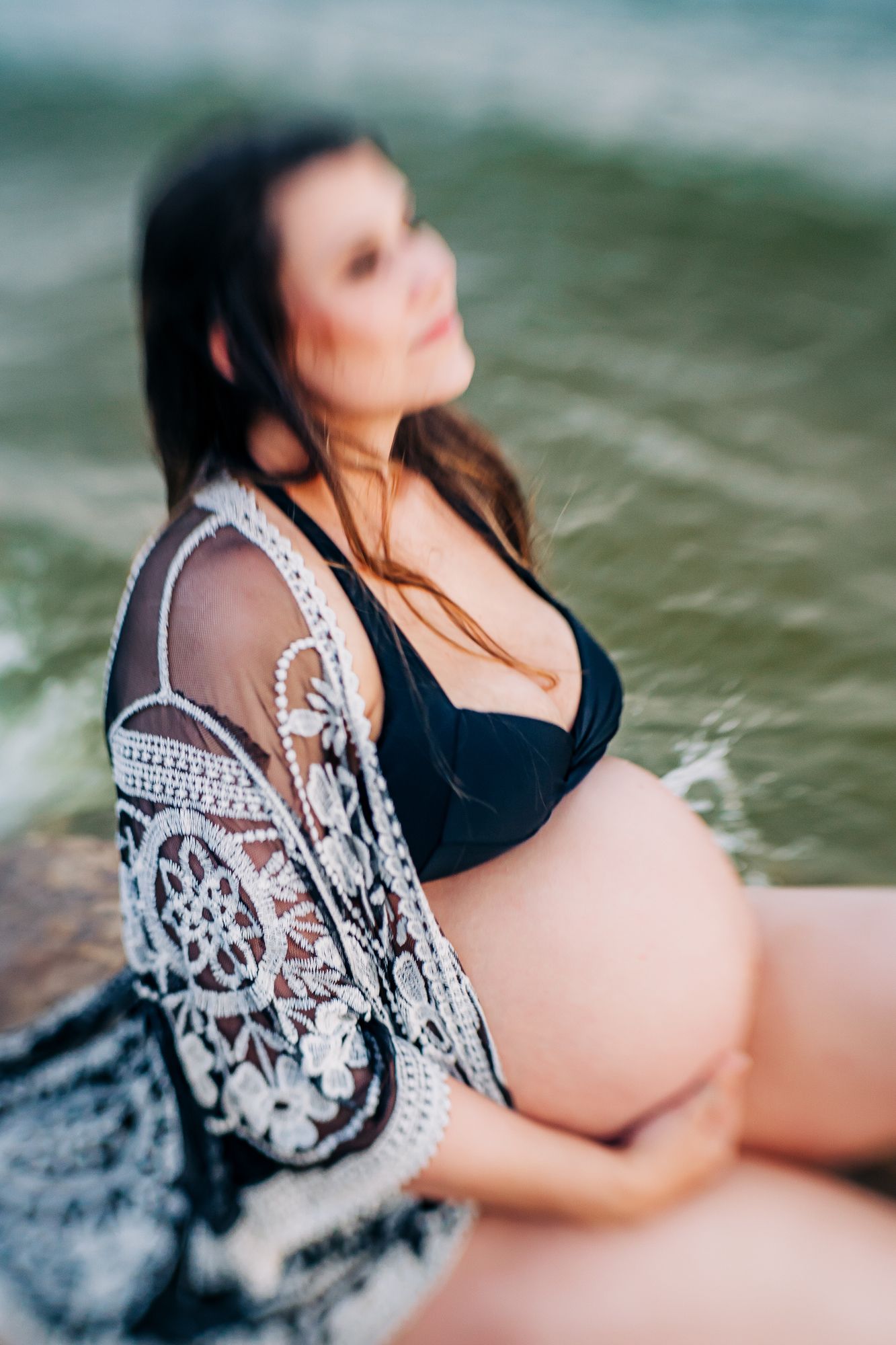 Lakeside maternity session | Family Maternity Session | Dallas, Texas Photographer | via brittnierenee.com